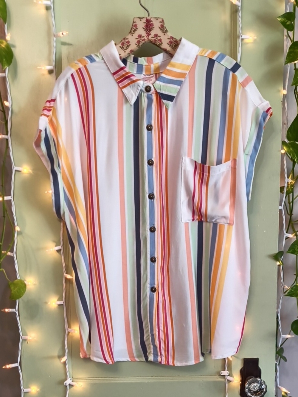 Women's No Boundaries Vertical Multi Color Light Weight Loose Button Up XXL